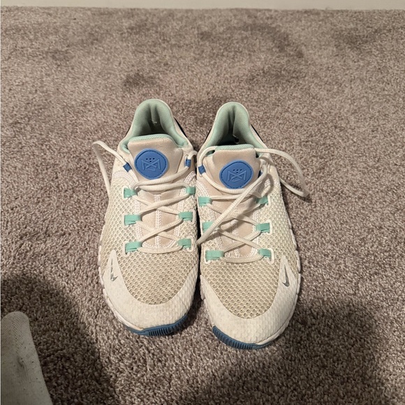 Nike Metcons - Picture 2 of 6